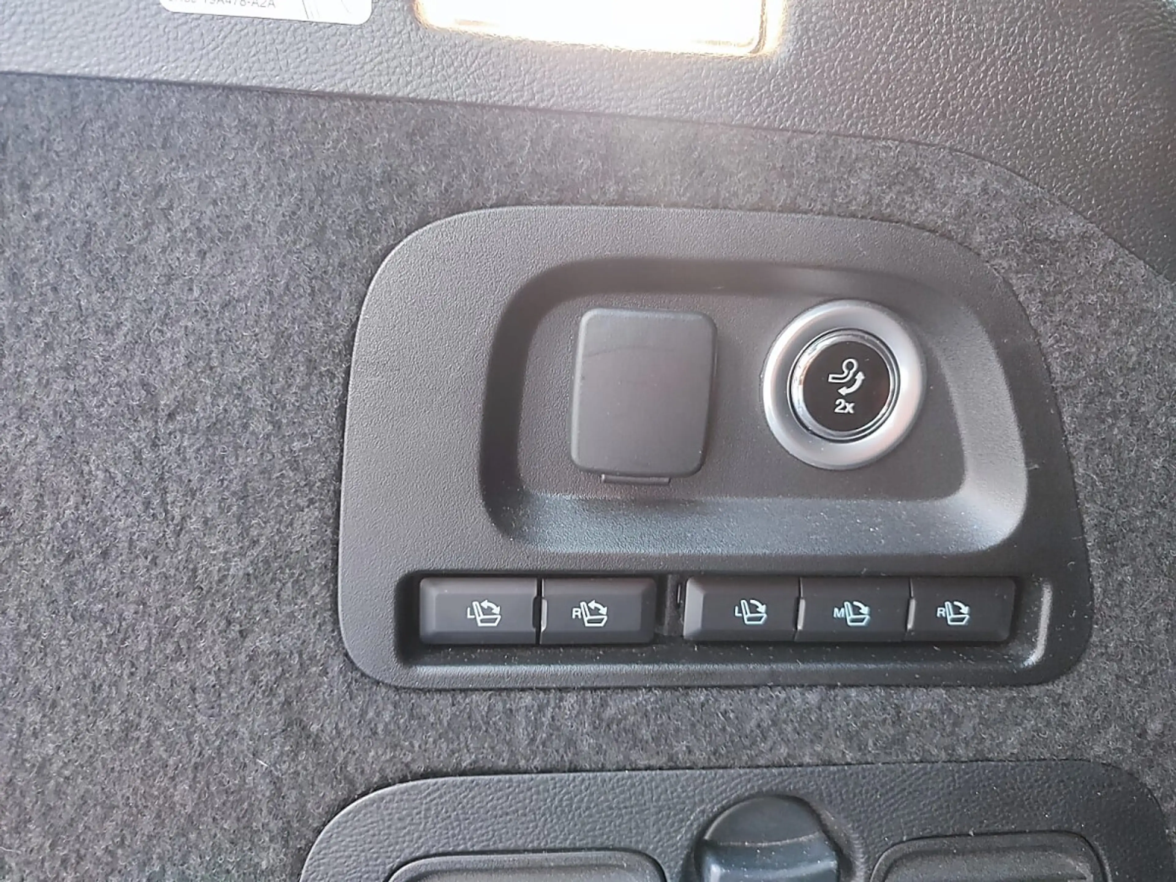Ford Galaxy 2,0 EcoBlue SCR Titanium Aut. — photo 15