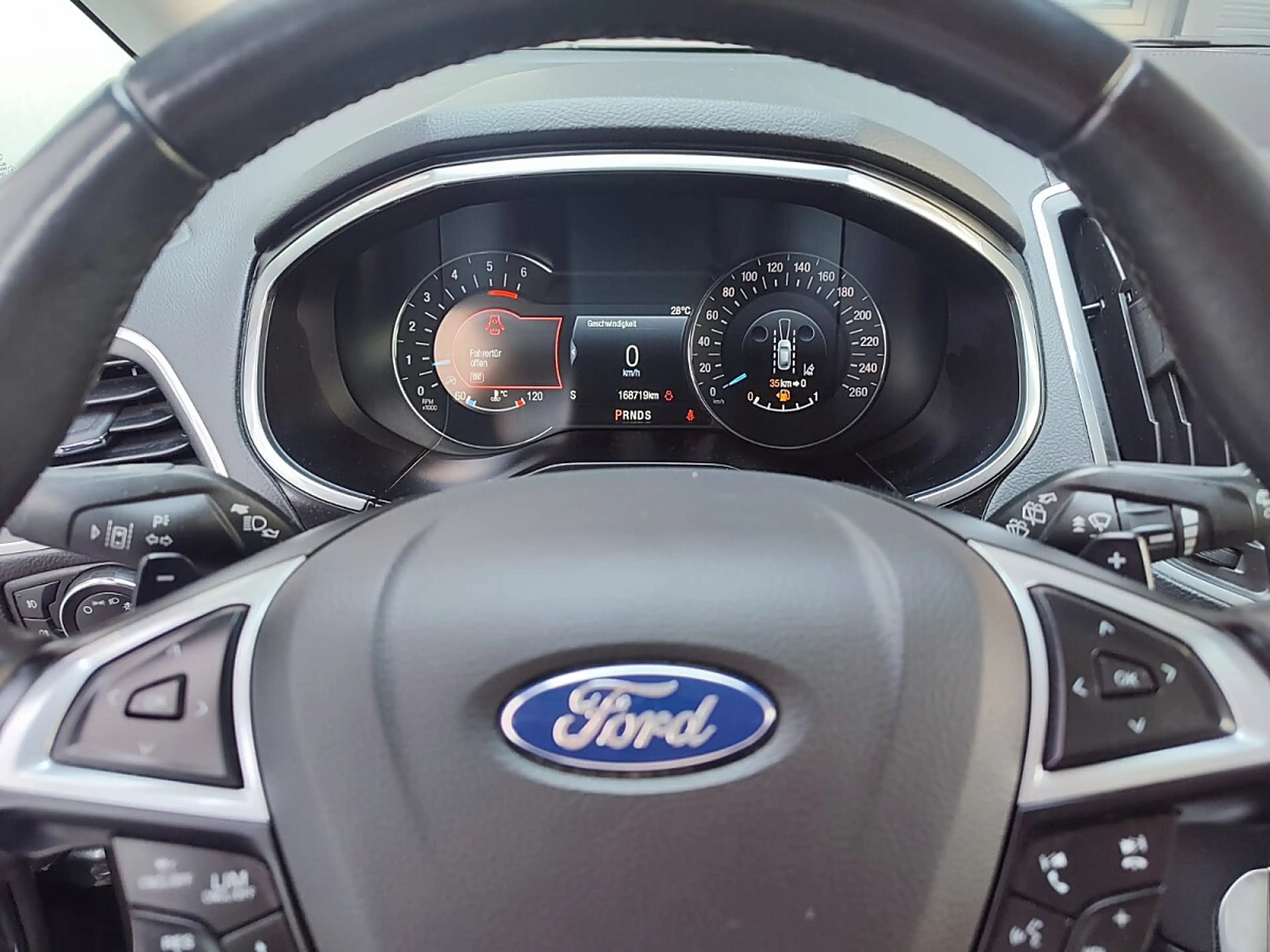 Ford Galaxy 2,0 EcoBlue SCR Titanium Aut. — photo 10