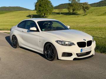 M235i xDrive Deutsch|BMW-Historie|M-Performance