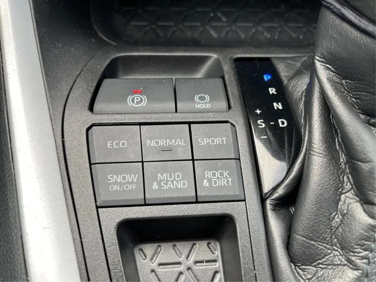 Toyota RAV 4 снимка Toyota RAV 4