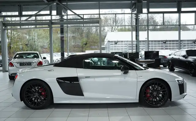 Audi R8 view 8