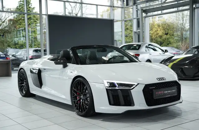 Audi R8 view 5