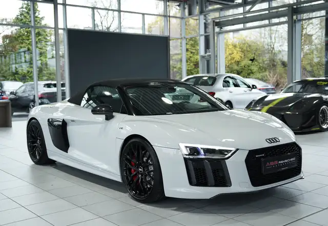 Audi R8 view 6