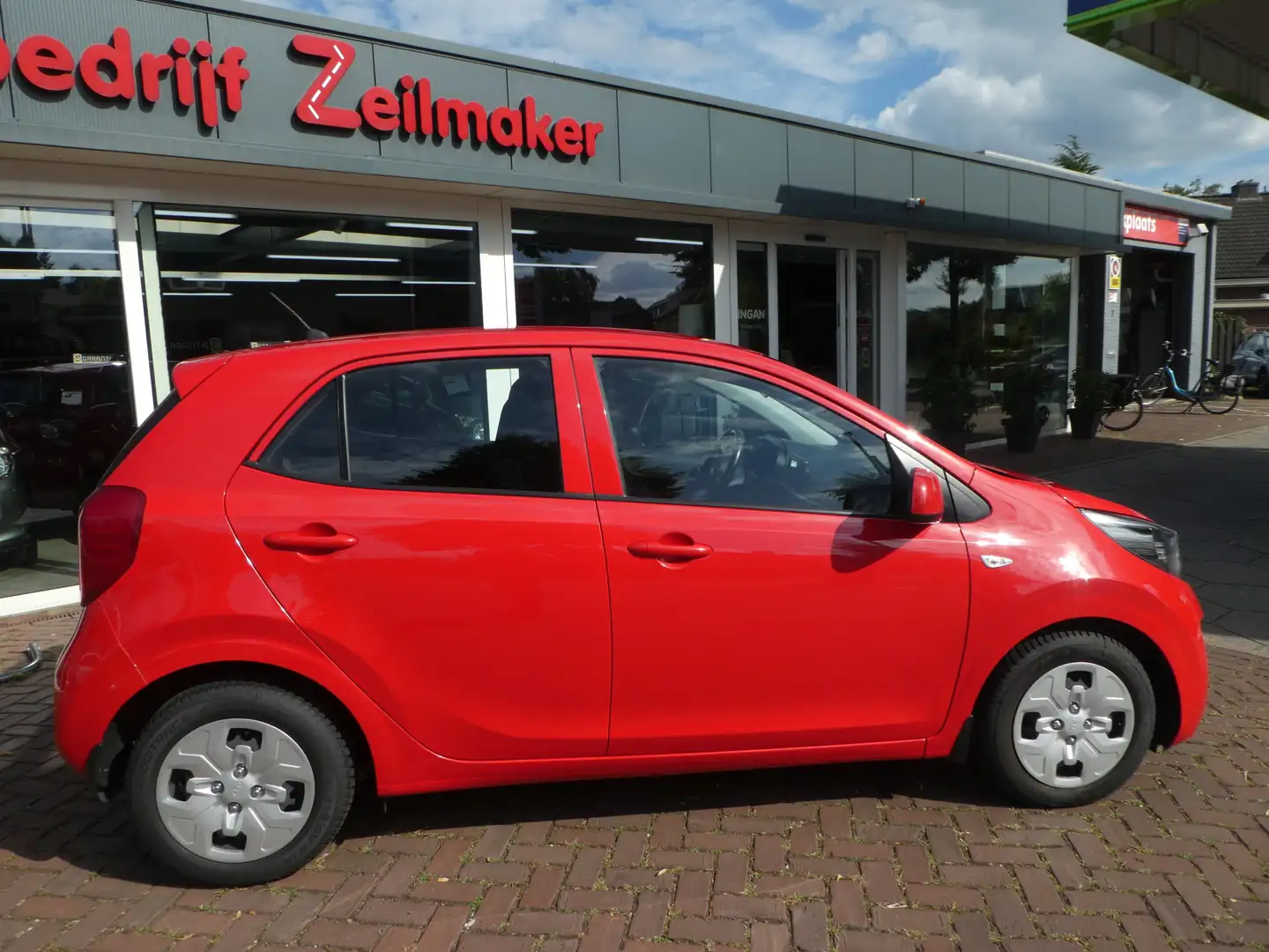 Kia Picanto 1.0 67 pk / 49 kW Automaat 5 Deurs, Airco, Elektri Rood - 2
