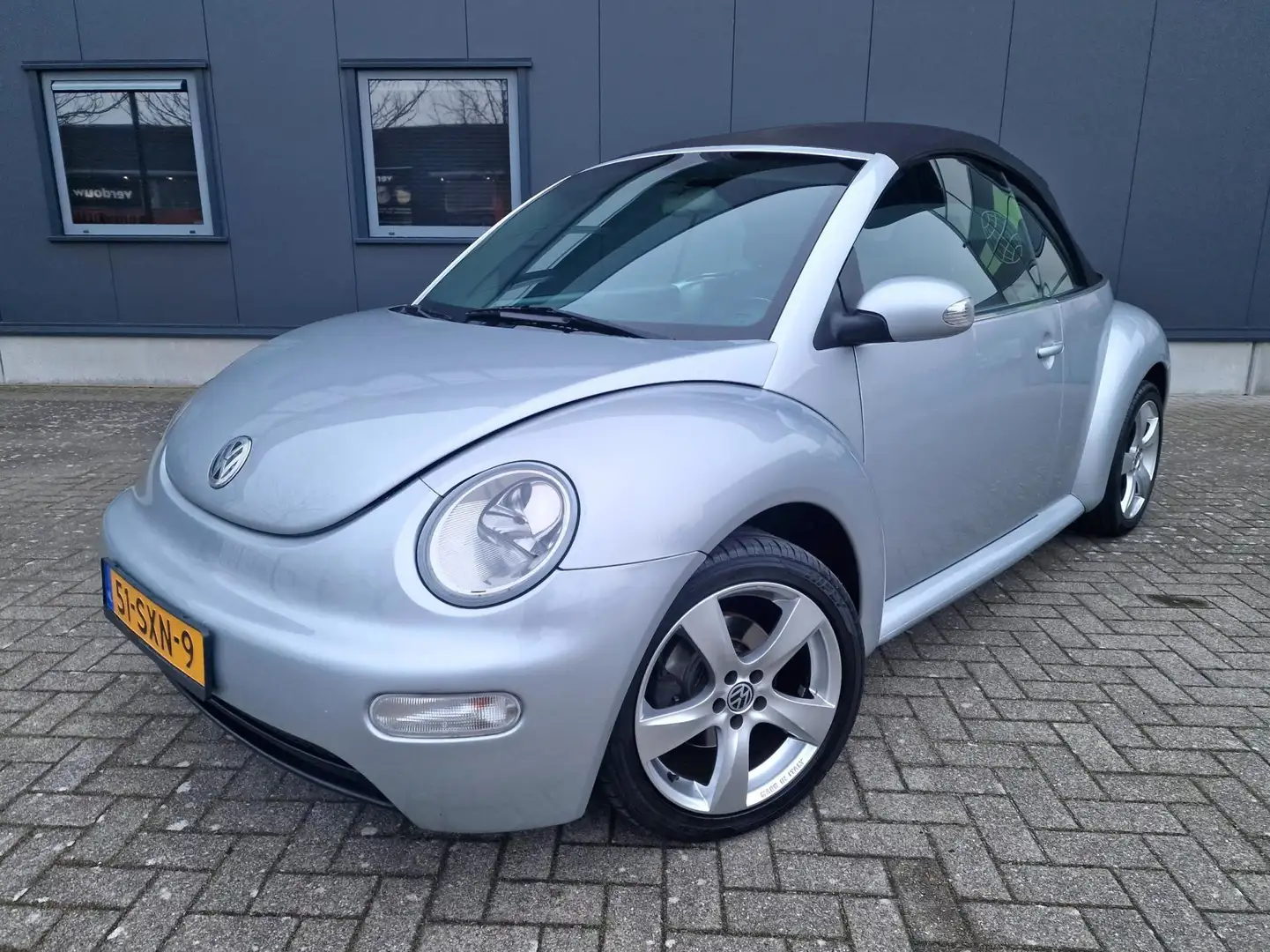 Volkswagen New Beetle Cabriolet 1.9 TDI Highline, netto € 4.950, bijtel Grijs - 1