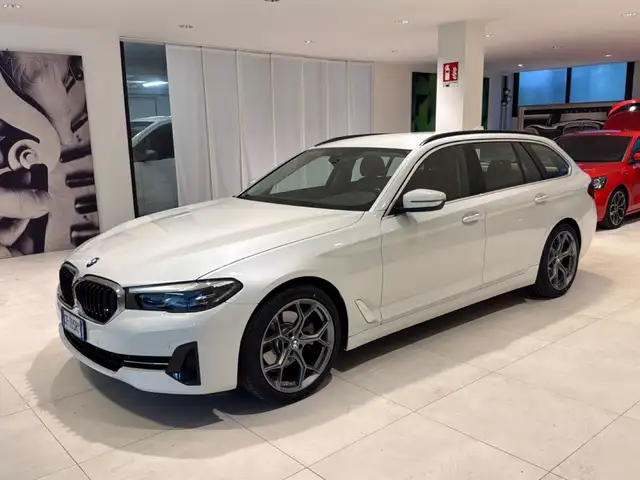 BMW 520 d 48V MHEV Touring Pelle Navi Cruise Cerchi 19”