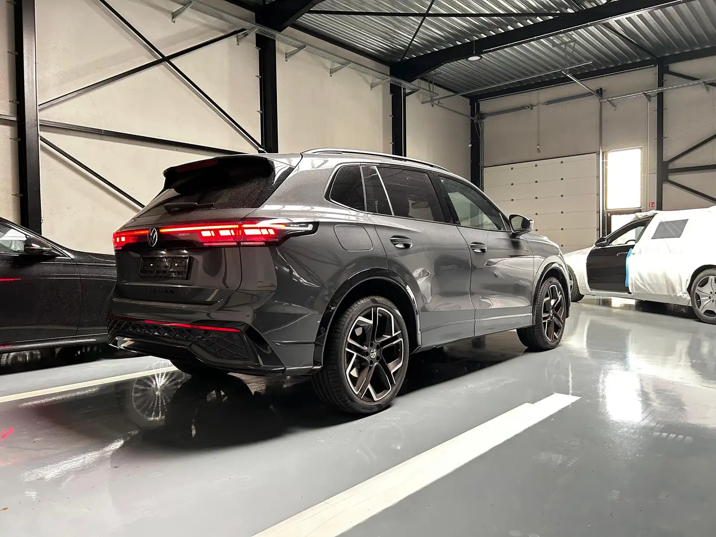 Volkswagen Tiguan Tiguan 1.5 TSI R-Line FULL OPTION Gris - 1