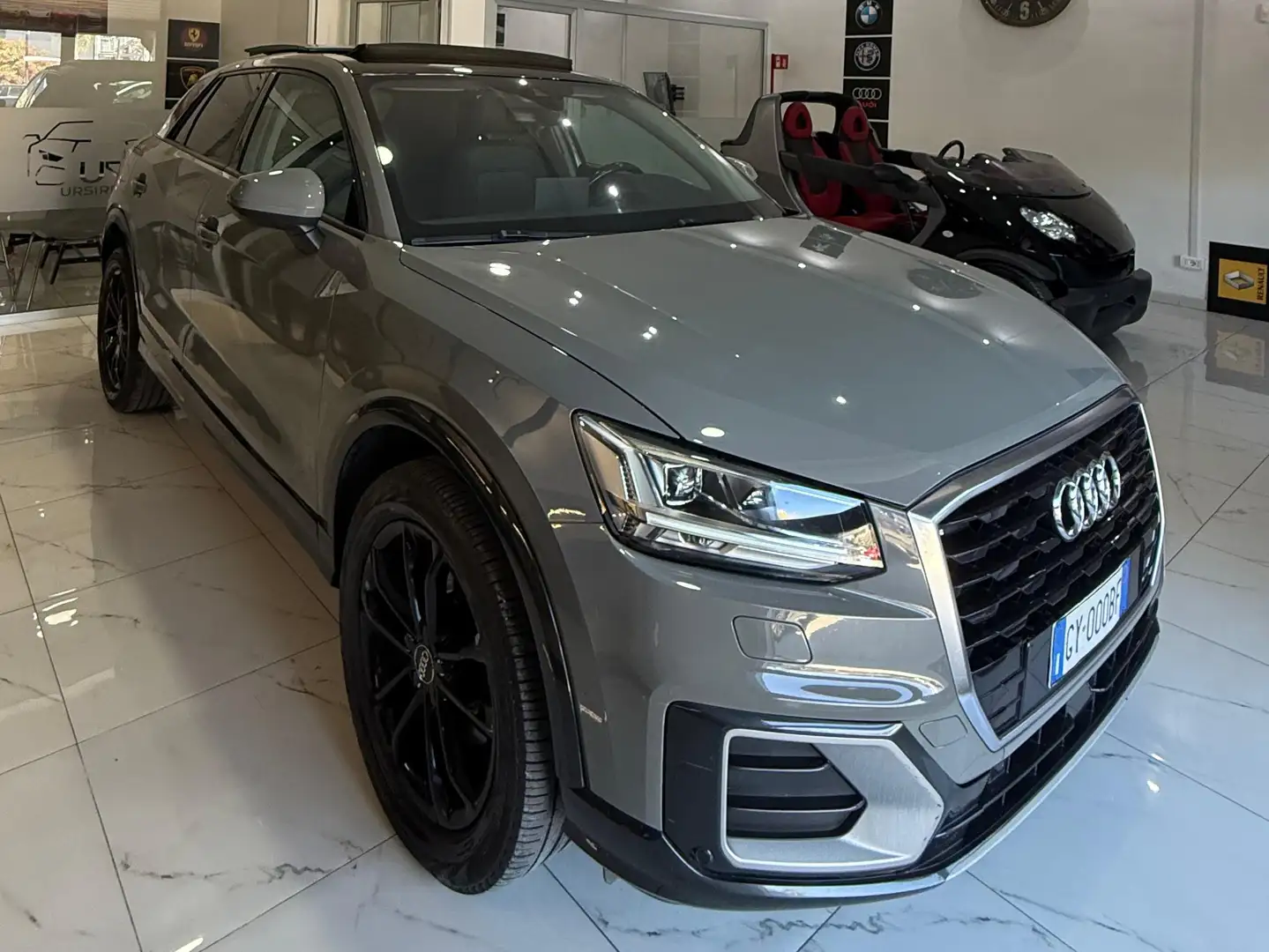 Audi Q2 Business Grey - 1
