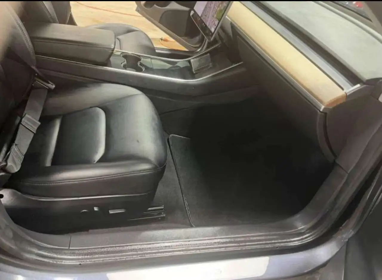 Tesla Model 3 снимка Tesla Model 3