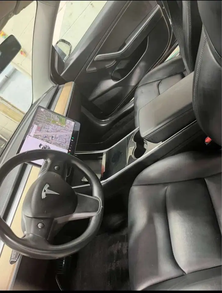 Tesla Model 3 снимка Tesla Model 3