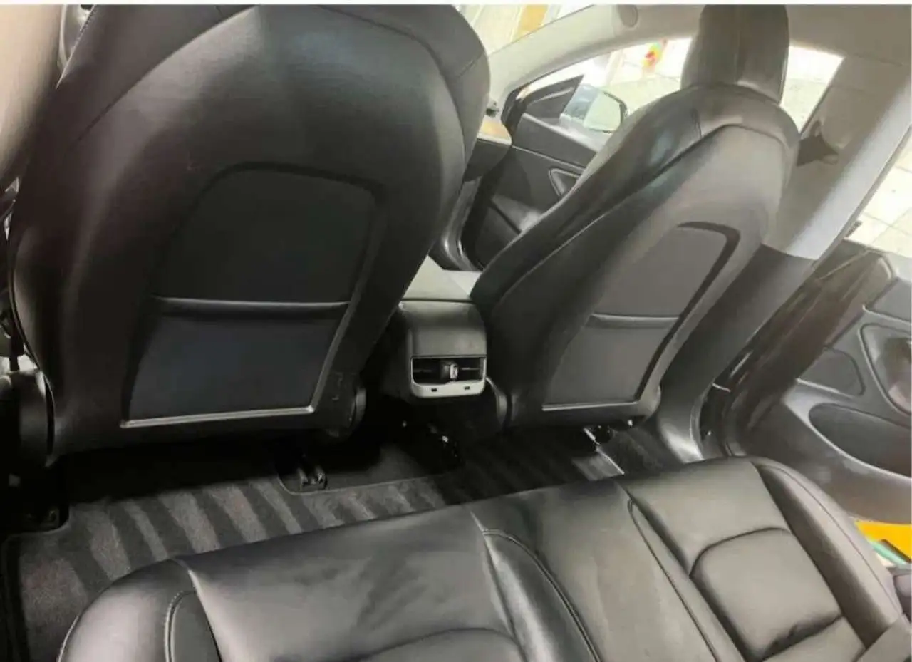 Tesla Model 3 снимка Tesla Model 3