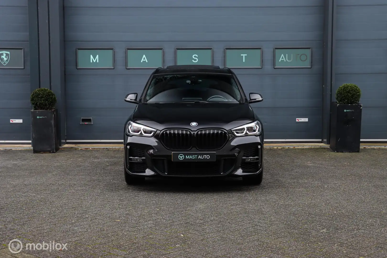 BMW X1 sDrive20i High Executive|M-sport|Pano|Leder|HUD|NA Noir - 2