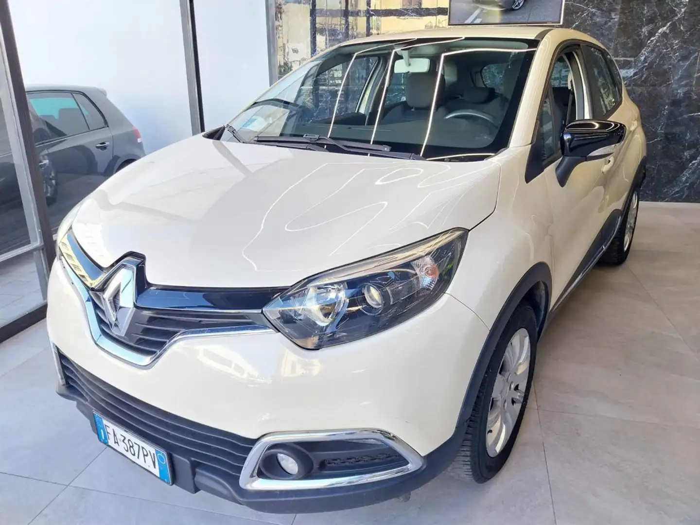 Renault Captur 0.9 turbo benzina 90 CV ( Garanzia 12 Mesi) Beige - 2