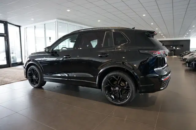 Volkswagen Tiguan view 2