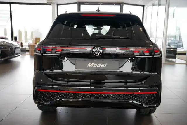Volkswagen Tiguan view 4
