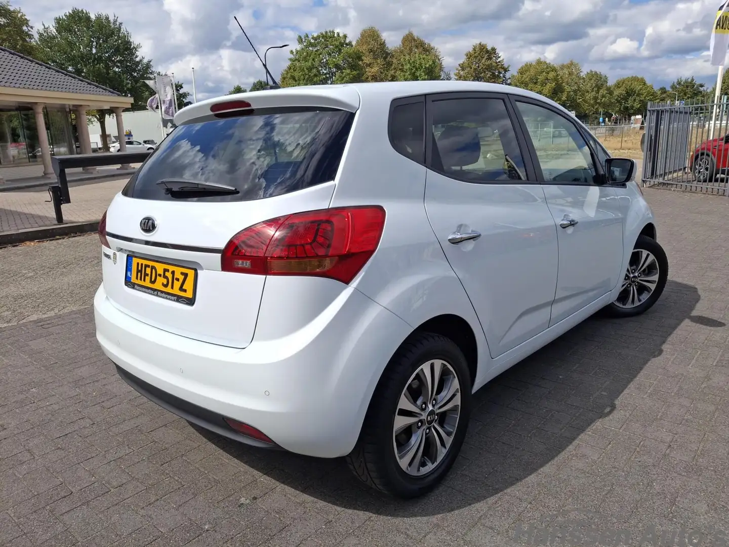 Kia Venga 1.6 CVVT DynamicLine Wit - 2