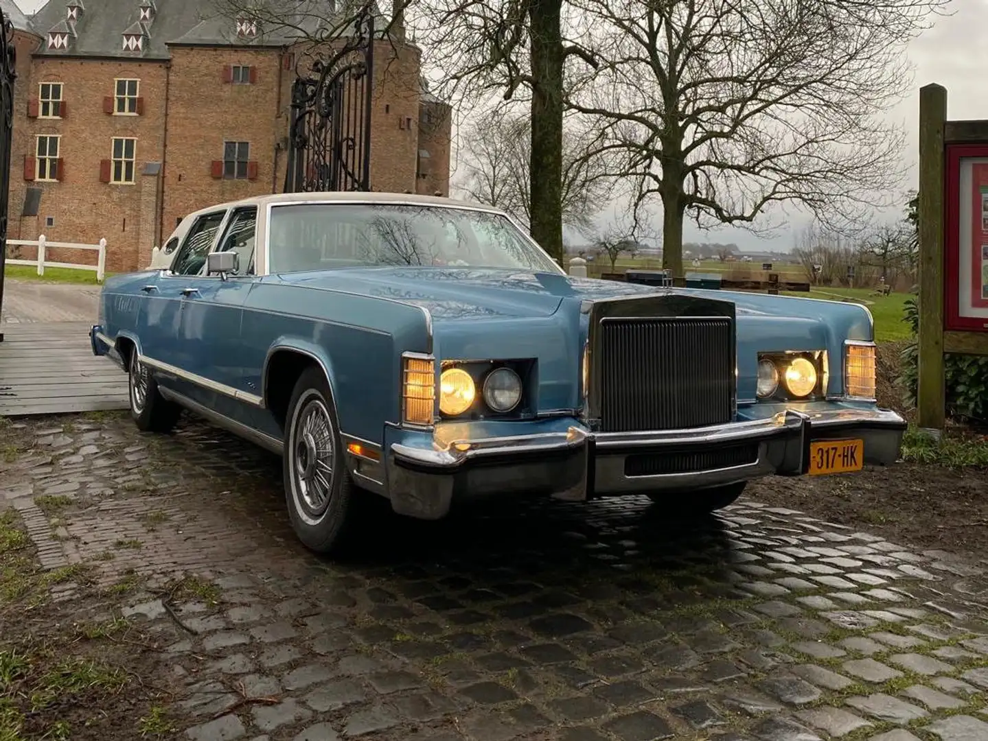 Lincoln Continental Town Car Signature Blauw - 1
