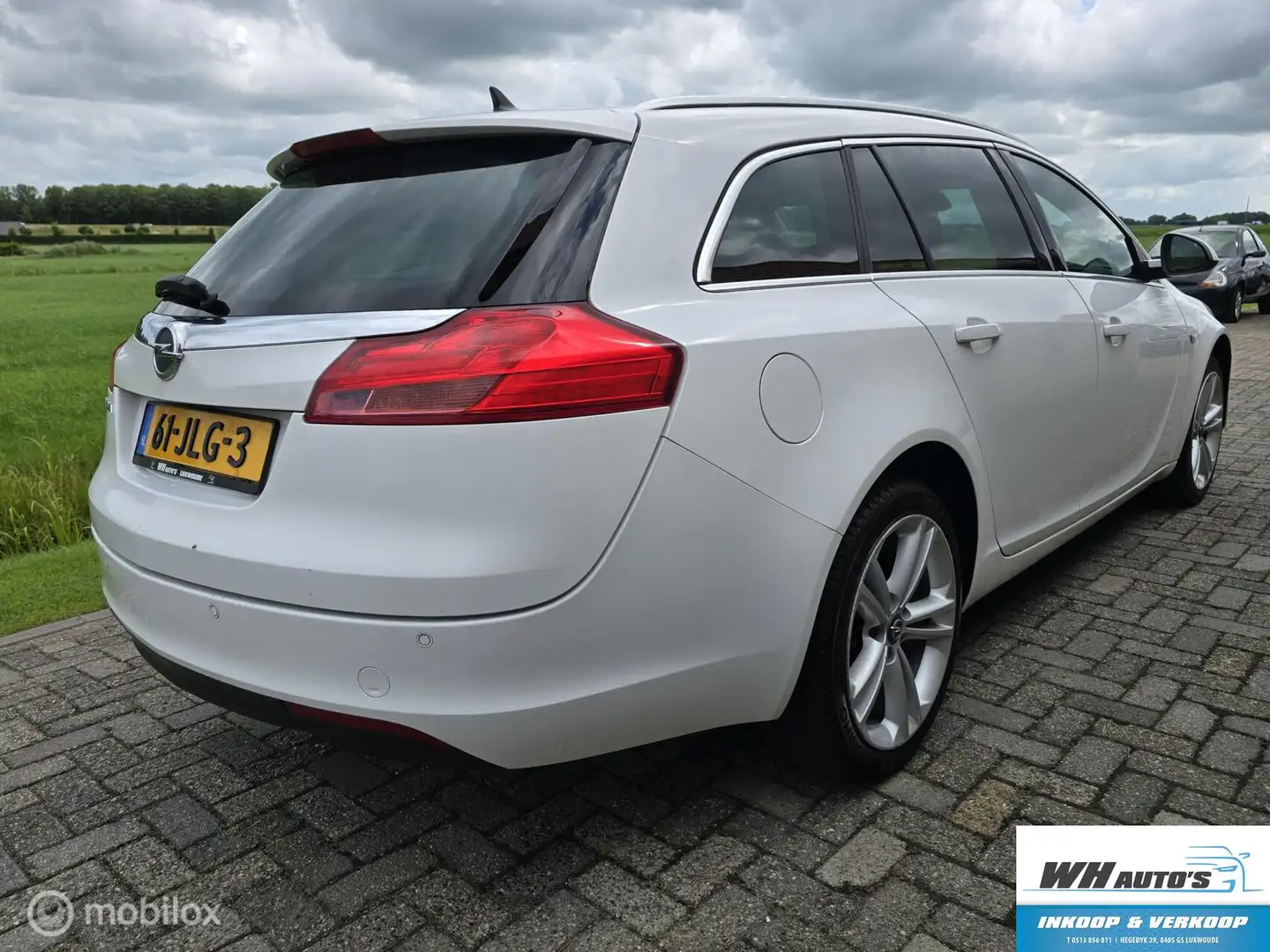 Opel Insignia Sports Tourer 1.8 Executive Wit - 2