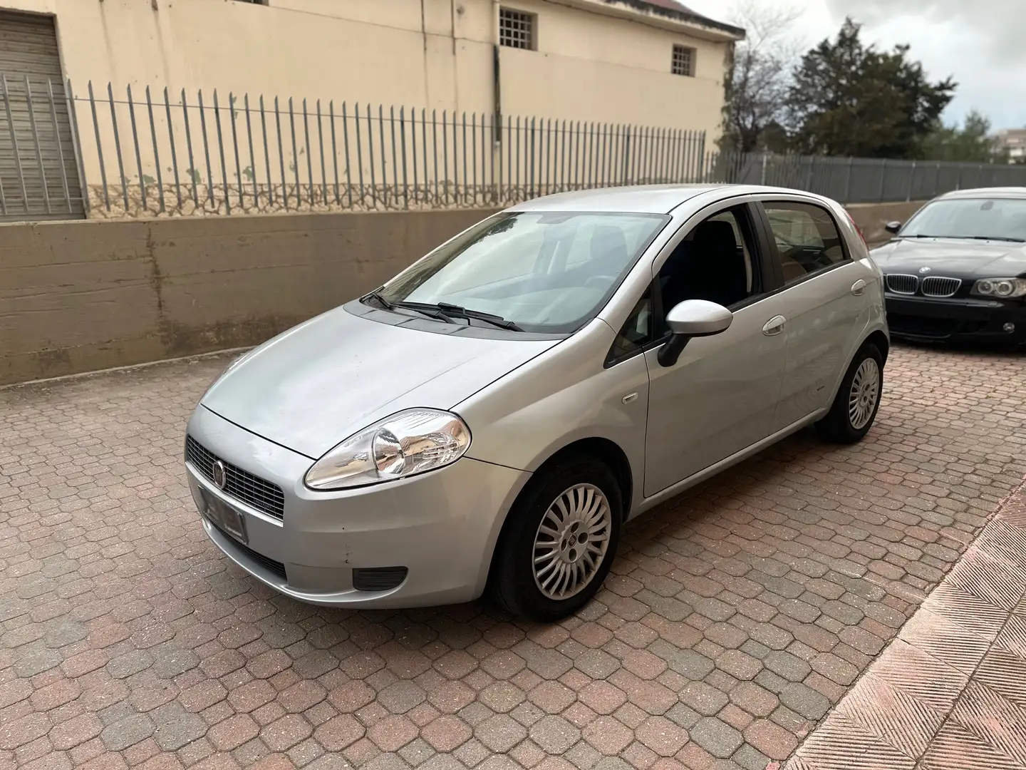 Fiat Grande Punto 5p 1.3 mjt 16v 75cv EURO4 Silber - 1