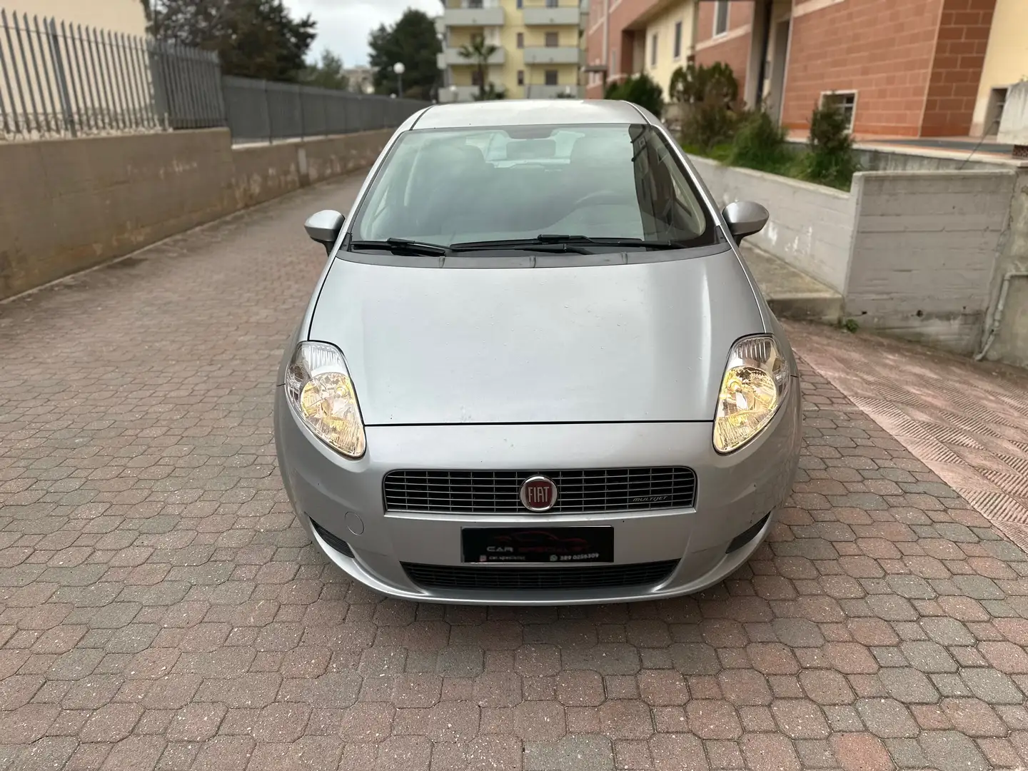 Fiat Grande Punto 5p 1.3 mjt 16v 75cv EURO4 Silber - 2