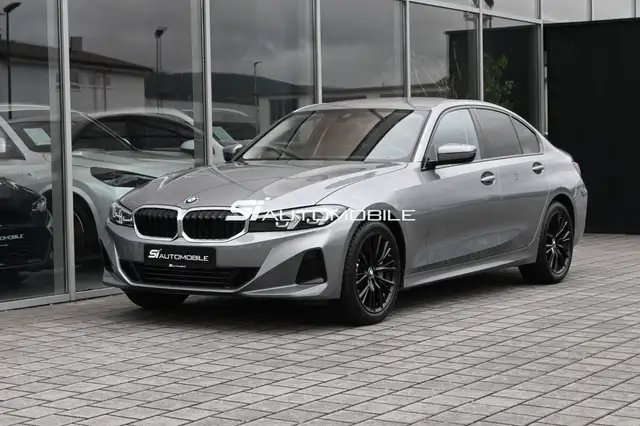 BMW 330 d xDrive °HEAD-UP°PRIVACY°STANDHEIZUNG°8-FACH BMW ALU°