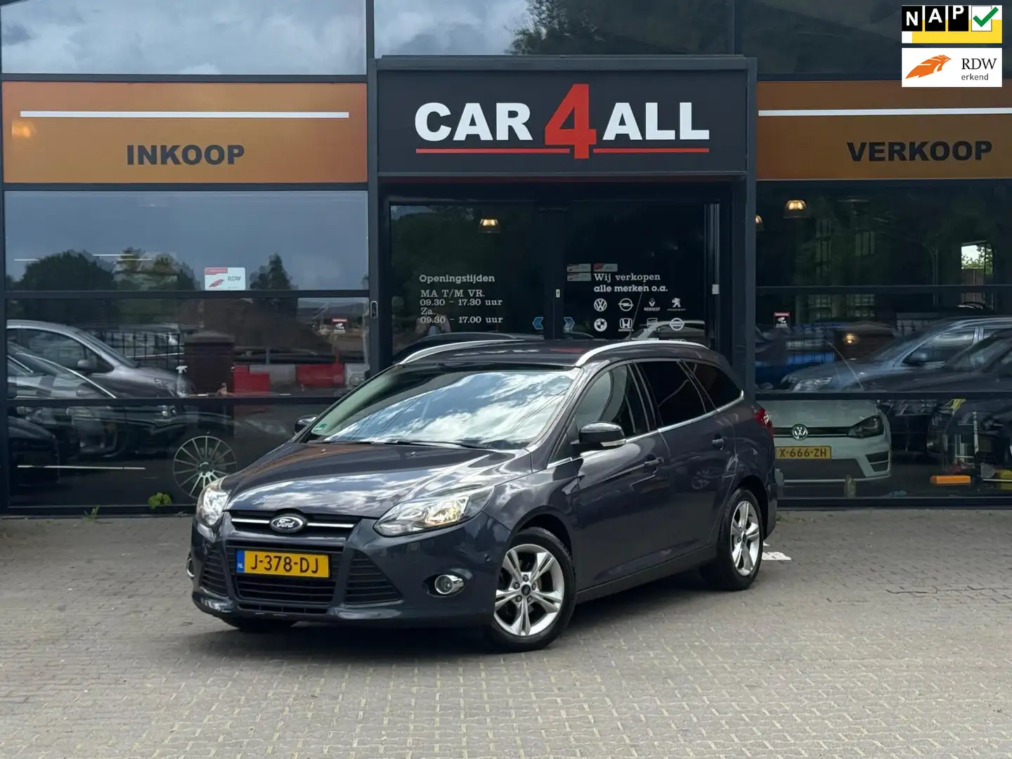 Ford Focus Wagon 1.0 EcoBoost Trend PDC/CLIMA/CRUISE/LMVELGEN Grijs - 1