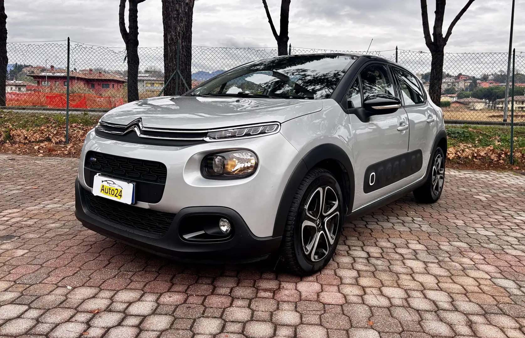 Citroen C3 C3 III 1.2 puretech Shine 82cv *CINGHIA NUOVA* Gris - 1