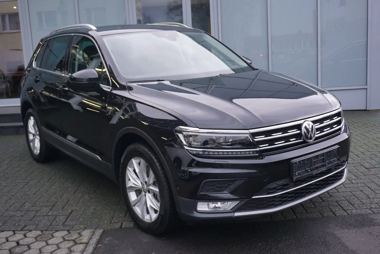 Volkswagen Tiguan Highline 4M/4,99% Finanzierung Schwarz - 1