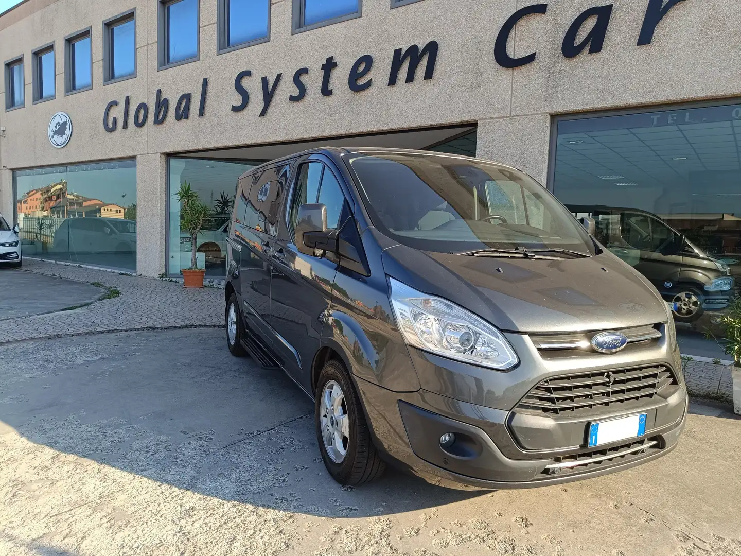 Ford Tourneo Custom Titanium 9 posti 2.0 TDCi 170cv Automatico Grigio - 1
