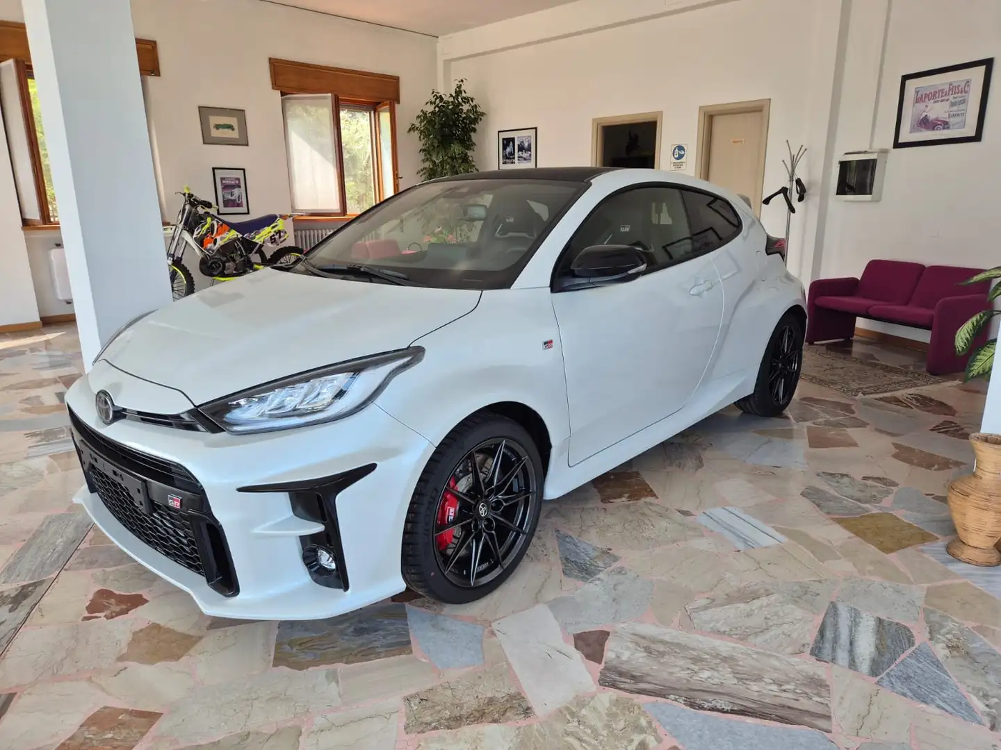 Toyota Yaris GR HIGH PERFORMANCE WRC TRIPLE EDITION 2025 Wit - 1