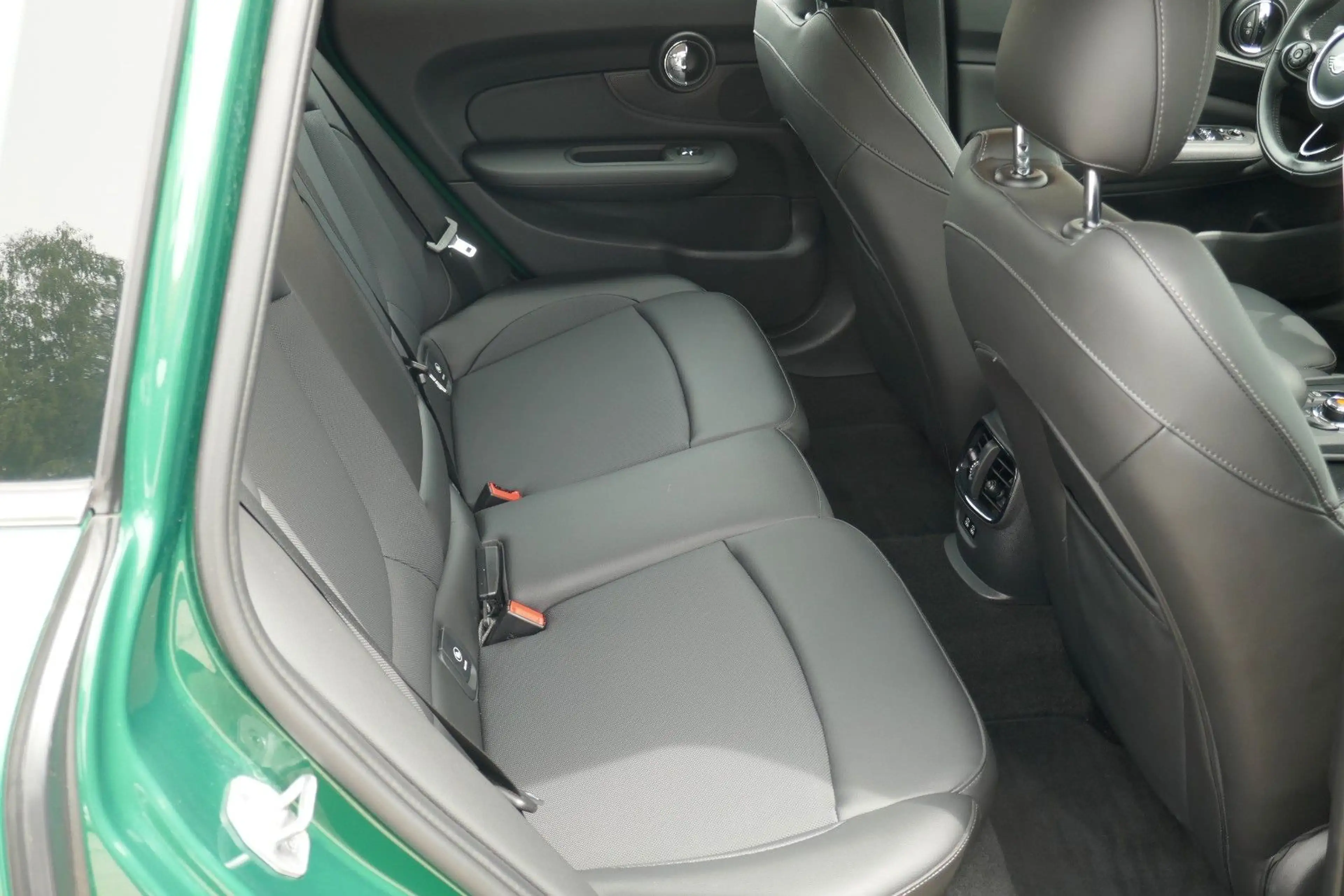 MINI Cooper D Clubman Aut.AHK/Nav/LED/Kam/Leder — photo 9