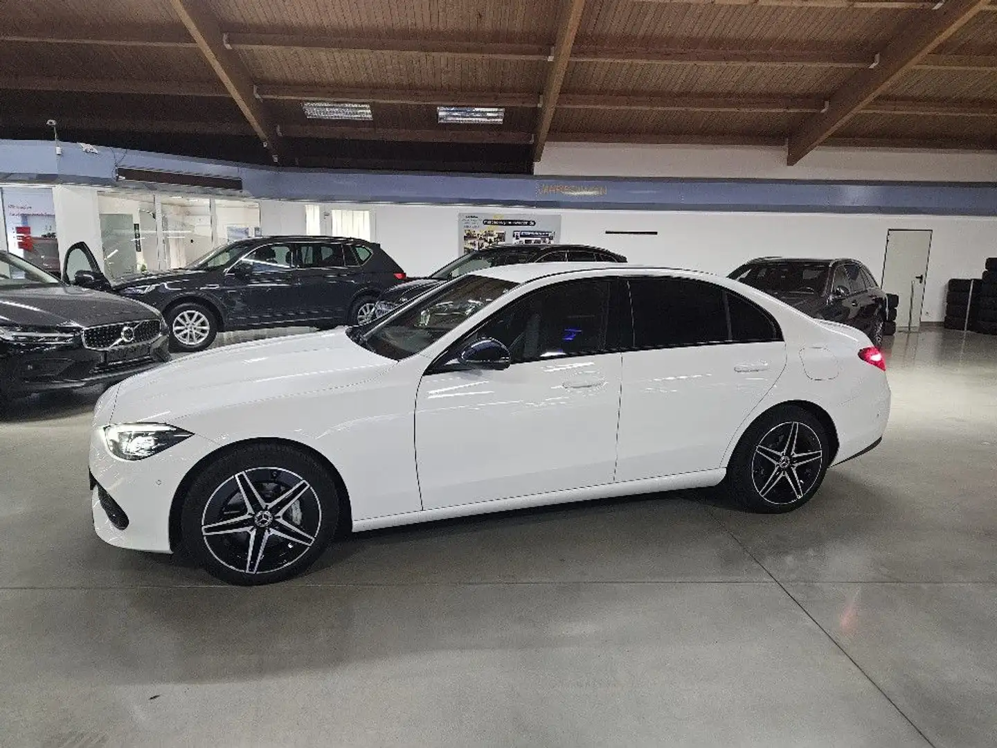 Mercedes-Benz C 300 e Avantgarde Night Distronic+Sound+AMG LMF Wit - 2