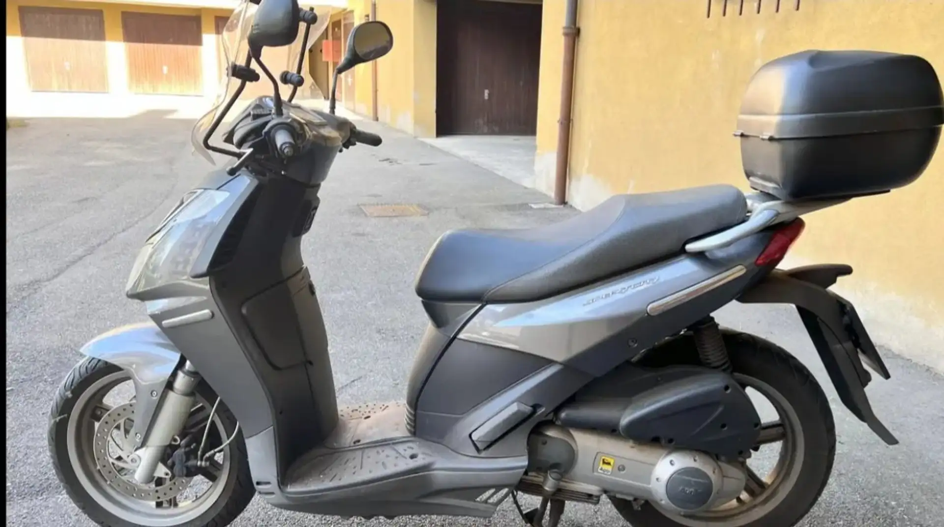 Aprilia Sportcity 250 Срібний - 1