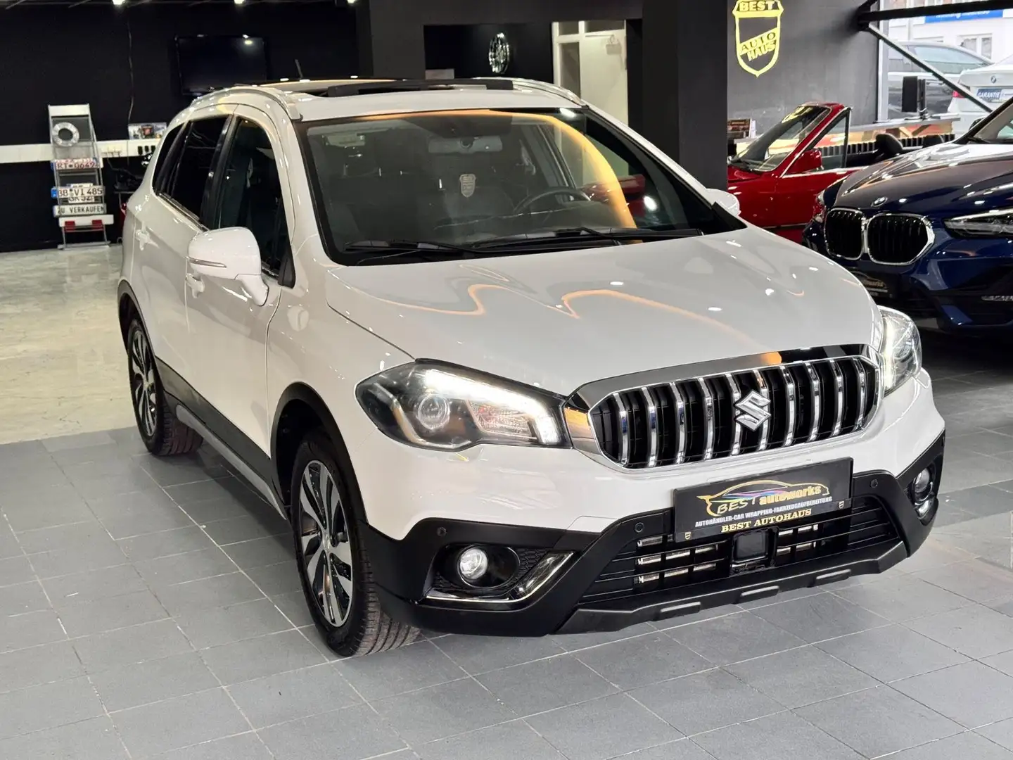 Suzuki SX4 S-Cross*SHZ*KLIMA*KAMERA*PANO BI-XENON*LEDER Белый - 2