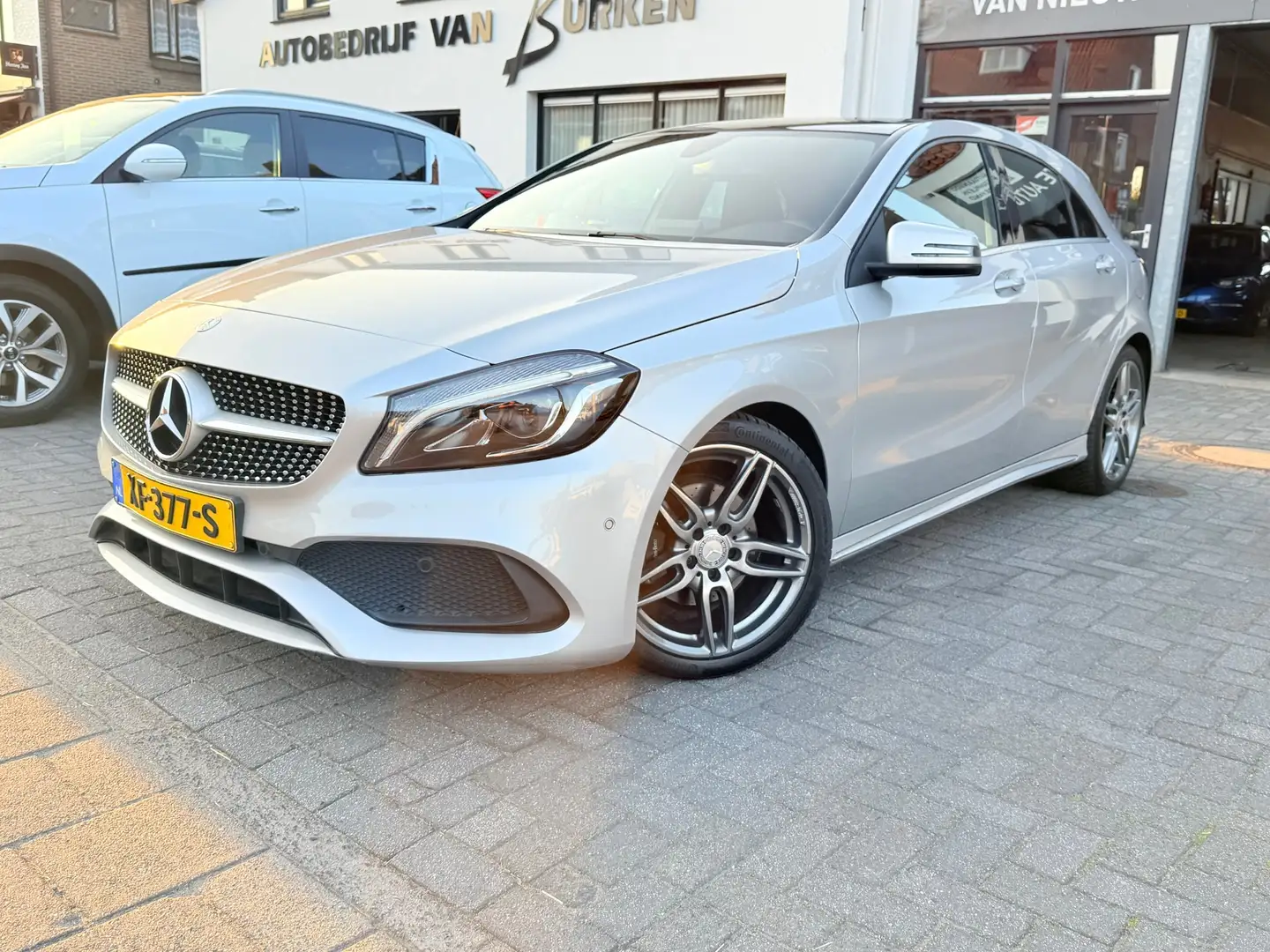 Mercedes-Benz A 180 Ambition AMG automaat,Panoramadak,Navigatie,Stoelv Grigio - 1