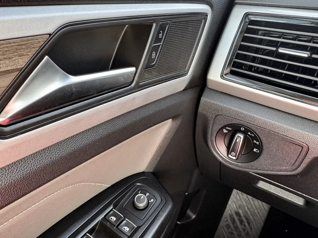 Volkswagen Atlas снимка Volkswagen Atlas