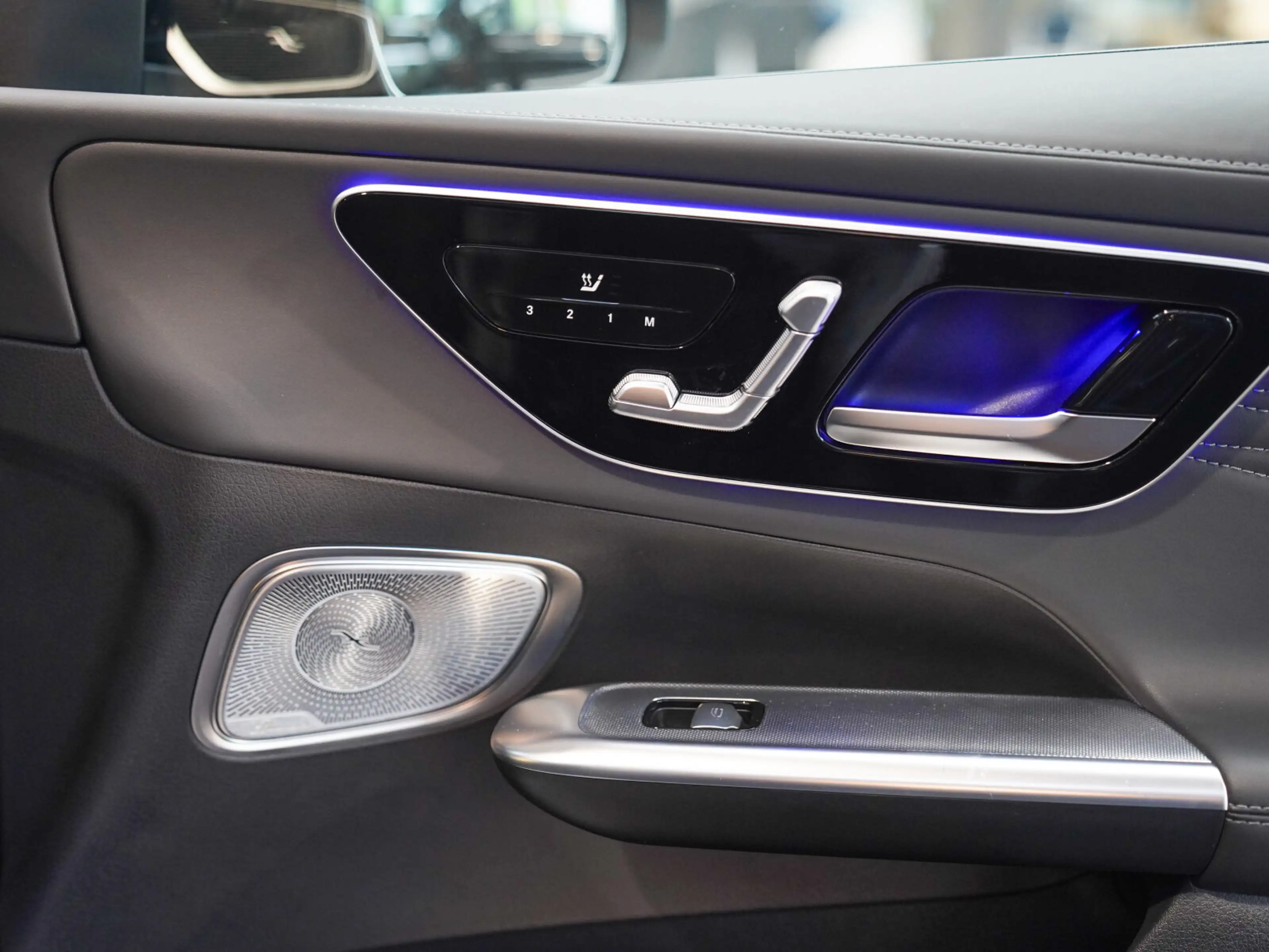 Mercedes-Benz GLC 300 GLC 300 d 4M AMG Pano Distro Burmester Airmatic — photo 14