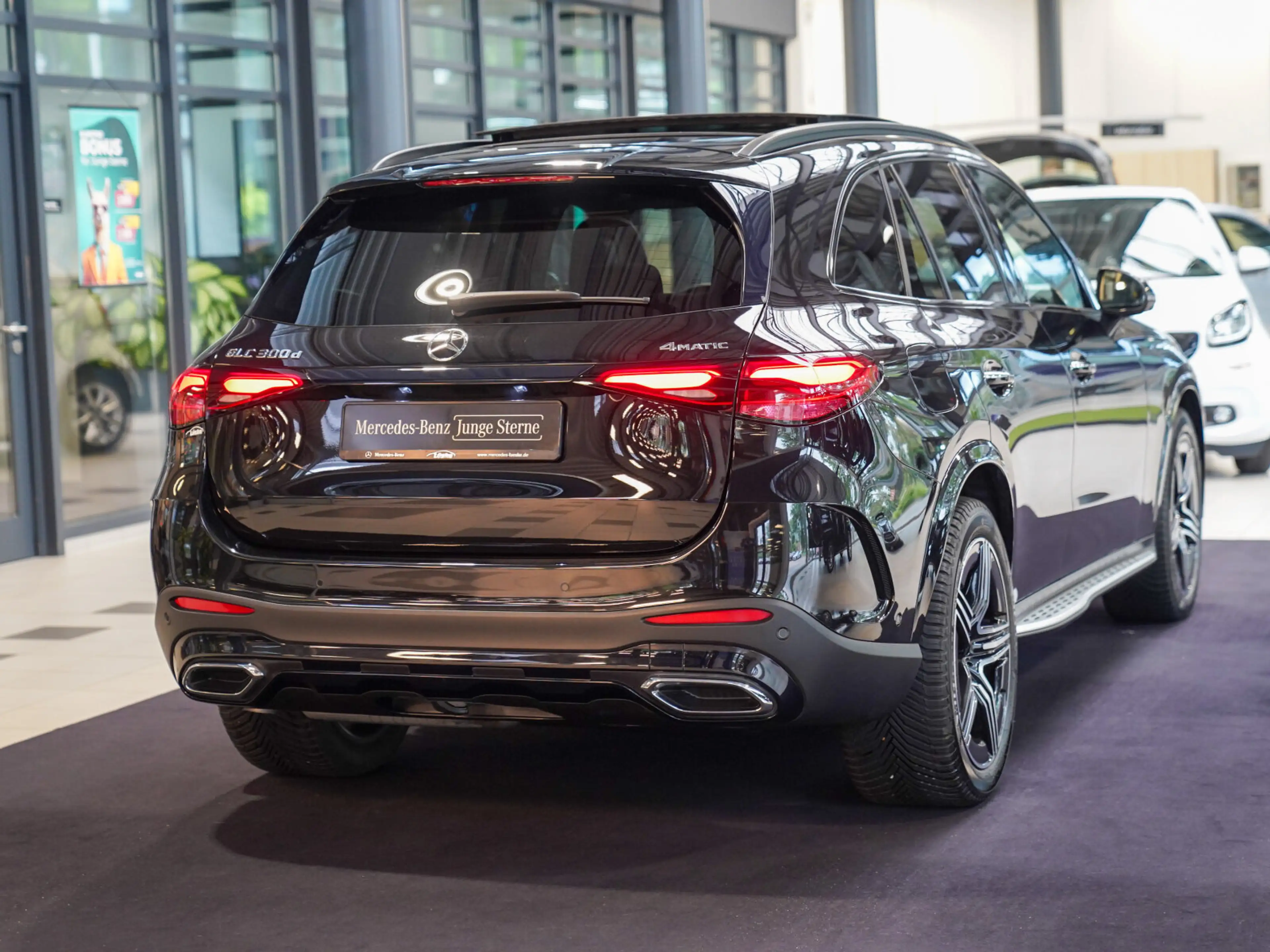Mercedes-Benz GLC 300 GLC 300 d 4M AMG Pano Distro Burmester Airmatic — photo 3