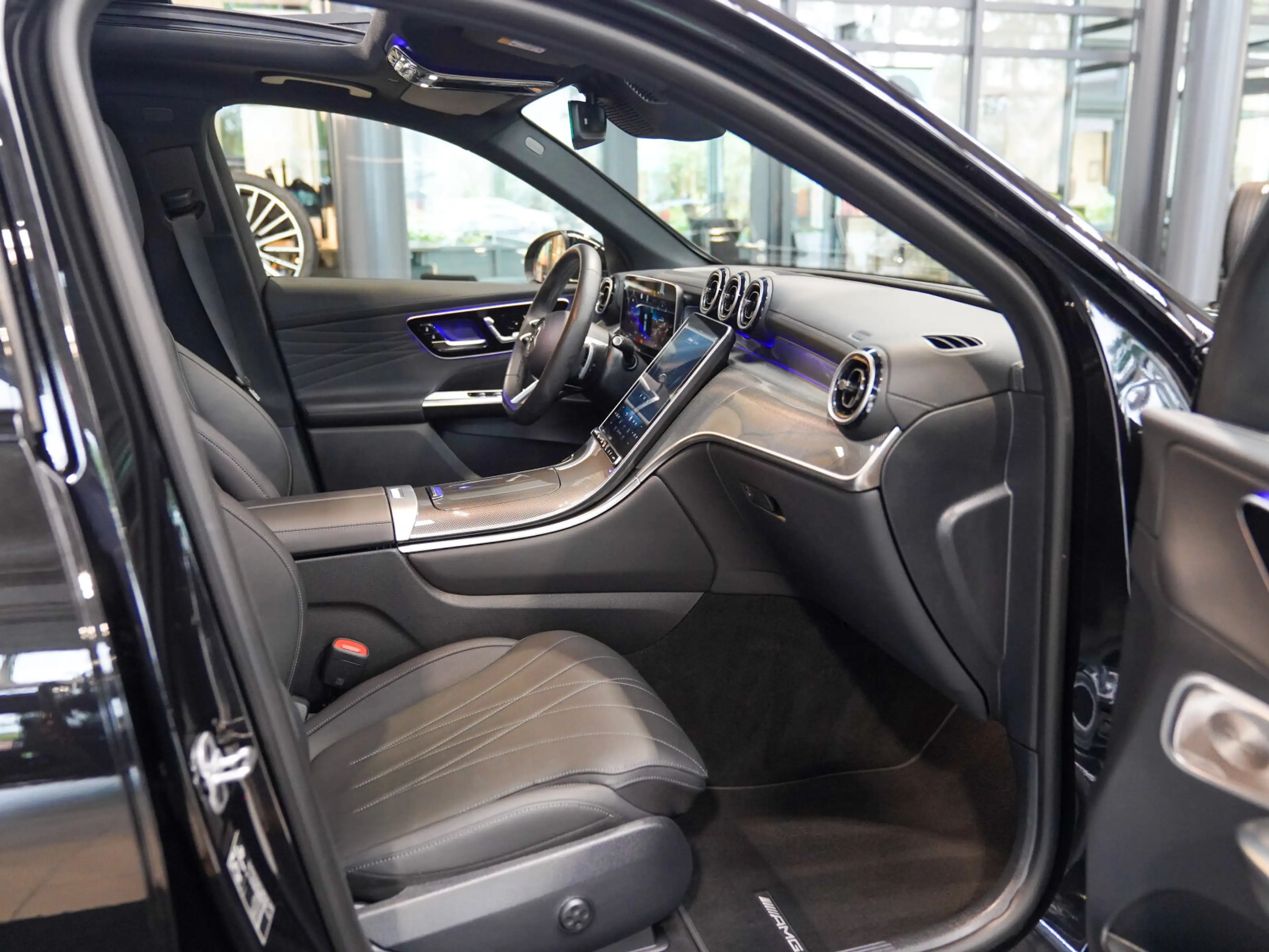 Mercedes-Benz GLC 300 GLC 300 d 4M AMG Pano Distro Burmester Airmatic — photo 12