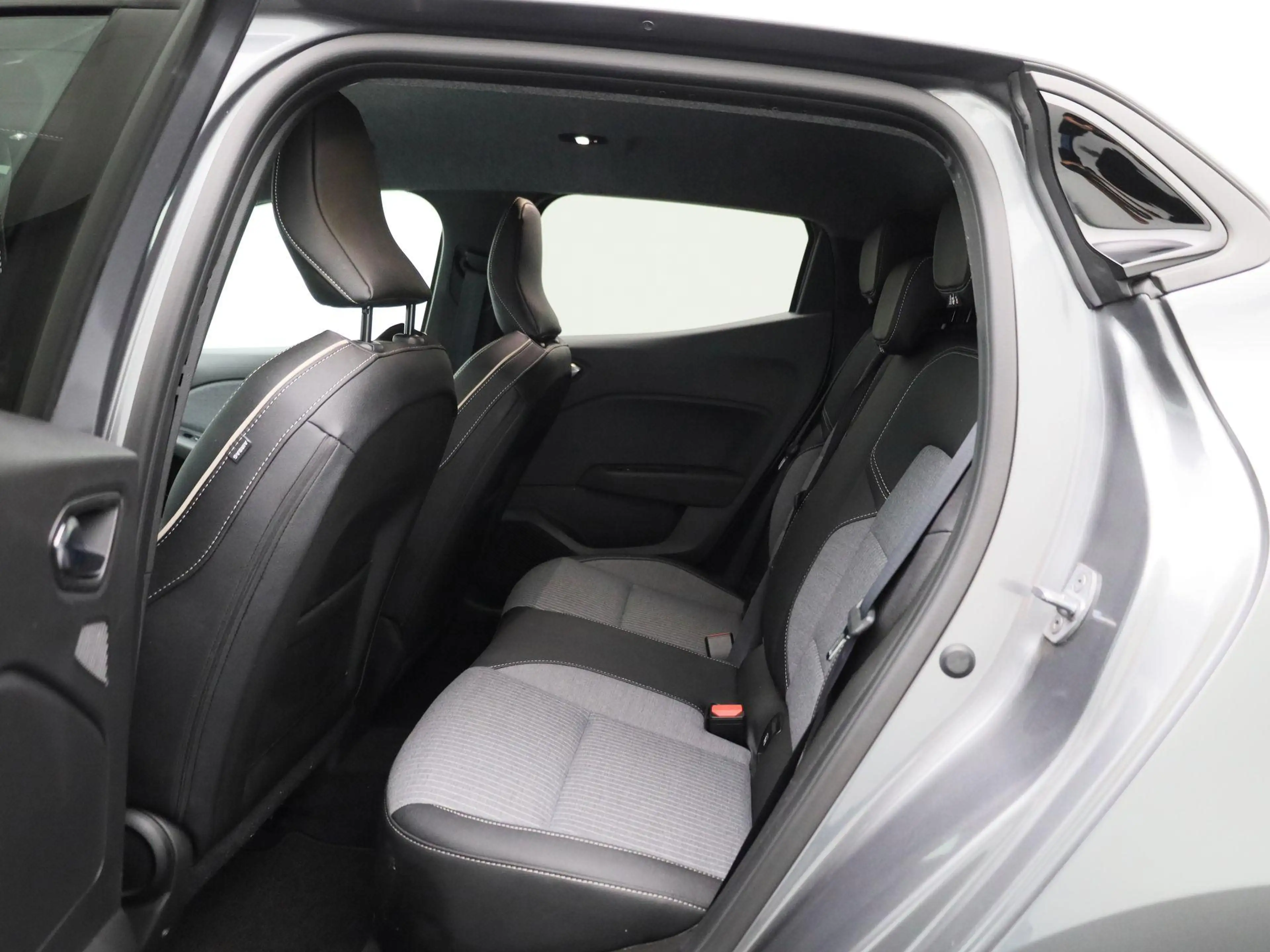 Renault Clio 1.6 E-Tech Full Hybrid Techno 145PK | Automaat | N — photo 10