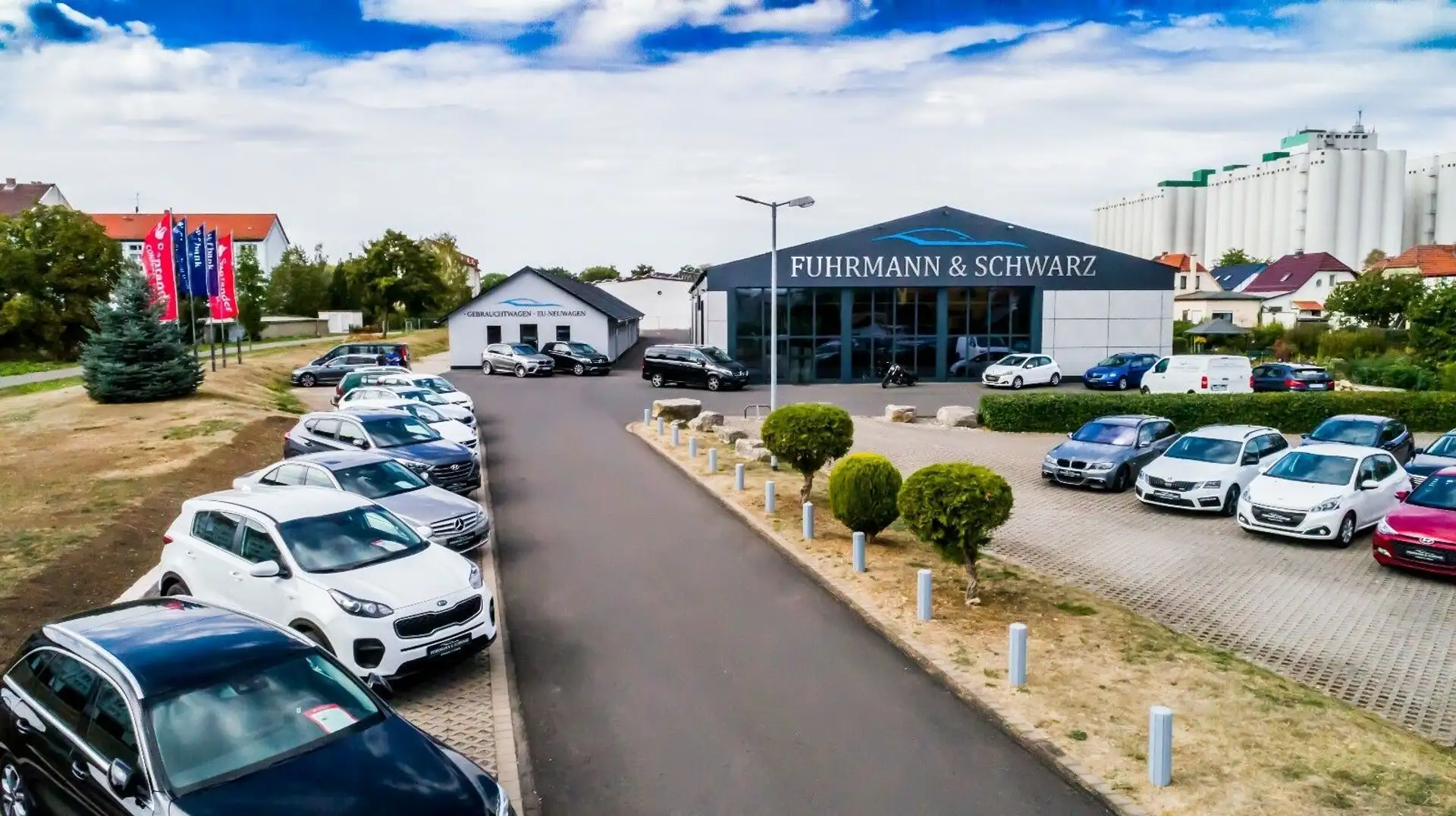 Audi Q3 2.0TDI XenonPlus + Navi + schw.AHK + 1-Hand Argent - 2