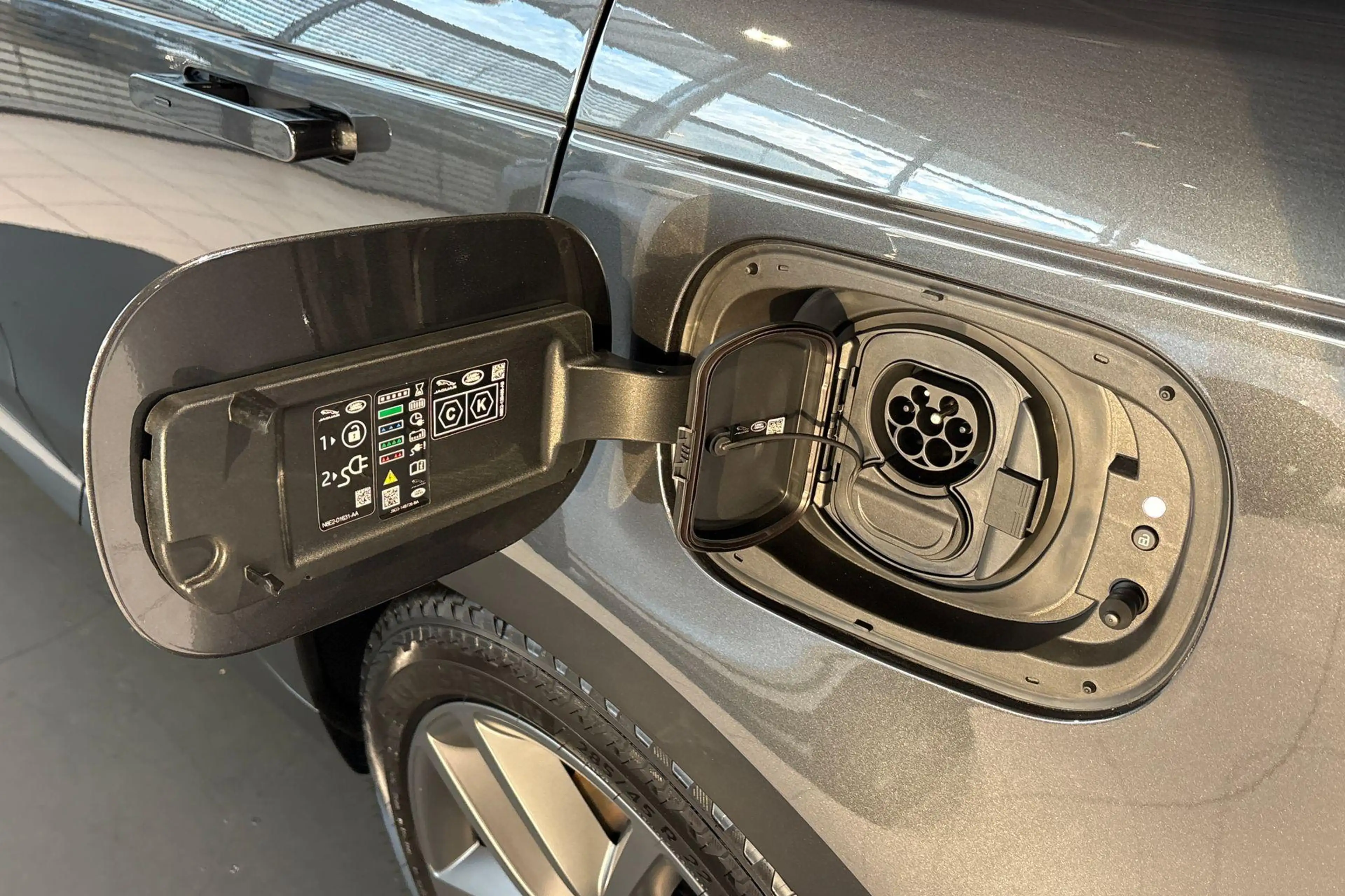 Land Rover Range Rover Sport P550e Autobiography | BLACK PACK | COLD CLIMATE PA — photo 22