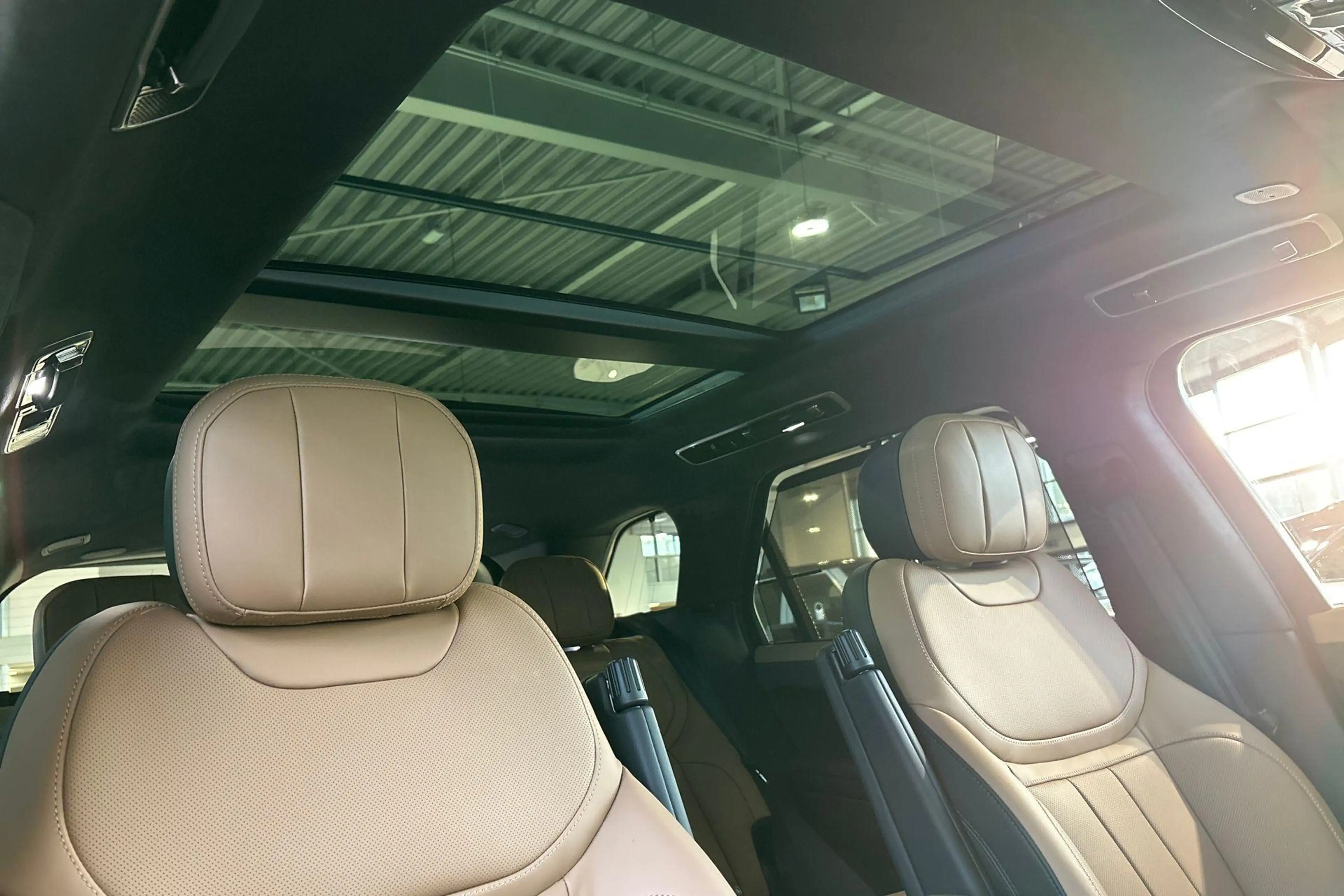 Land Rover Range Rover Sport P550e Autobiography | BLACK PACK | COLD CLIMATE PA — photo 13