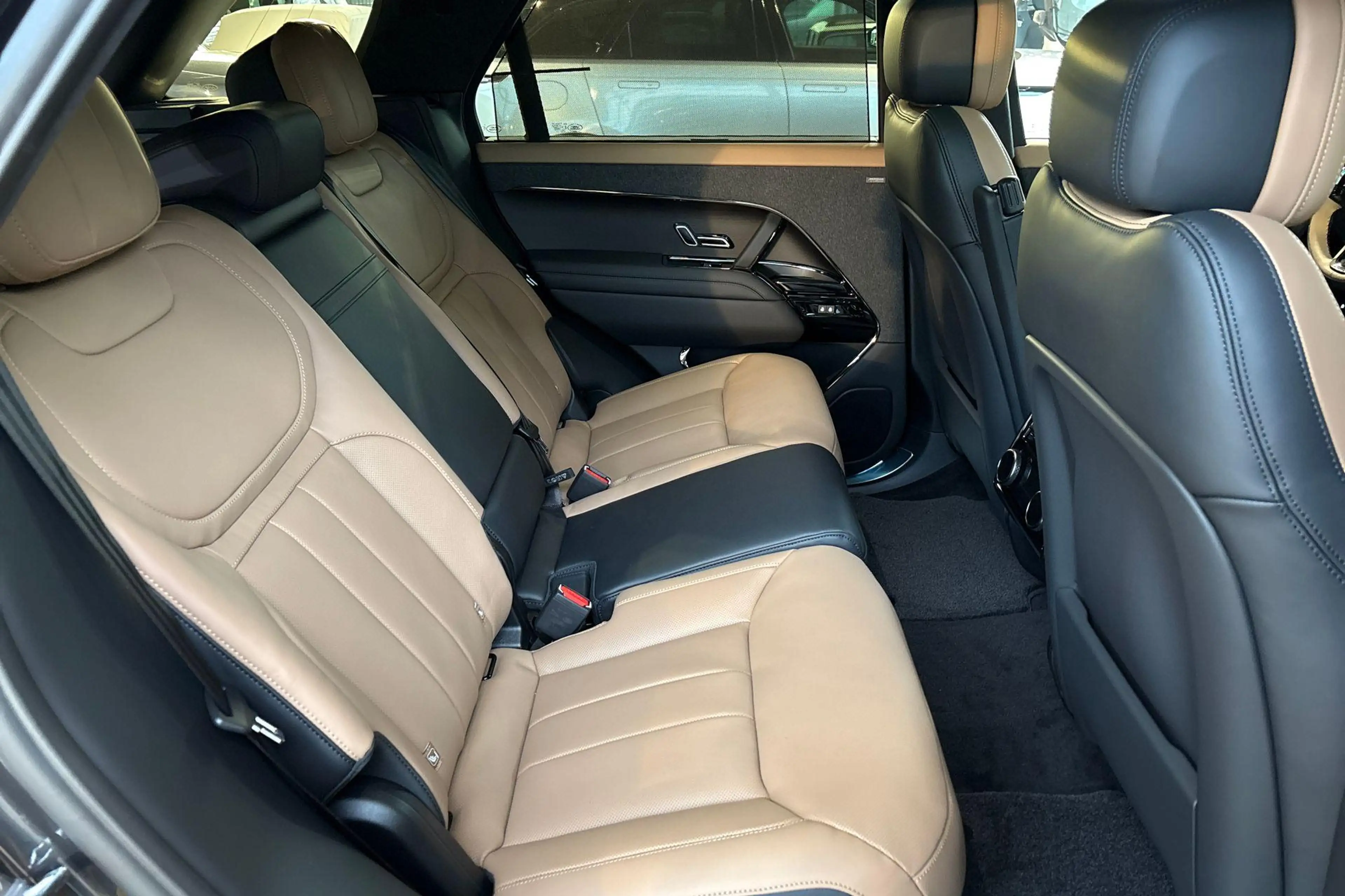 Land Rover Range Rover Sport P550e Autobiography | BLACK PACK | COLD CLIMATE PA — photo 14