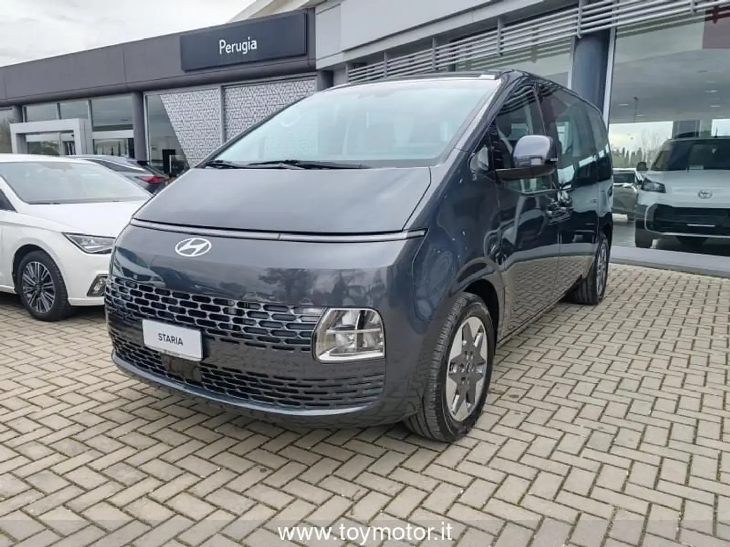 Hyundai STARIA 1.6 HEV AT 2WD 9 posti Wagon Grigio - 2