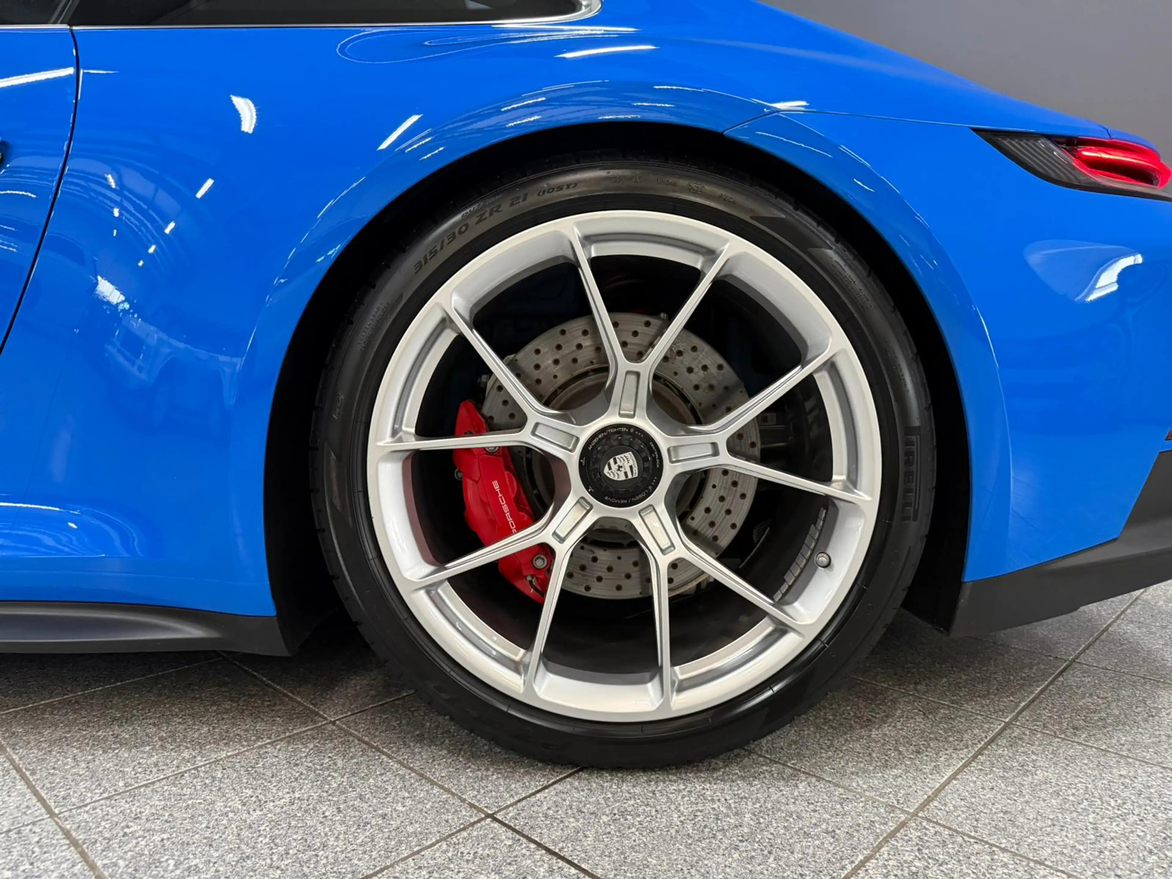 Porsche 992 4.0 GT3 Touring — photo 12
