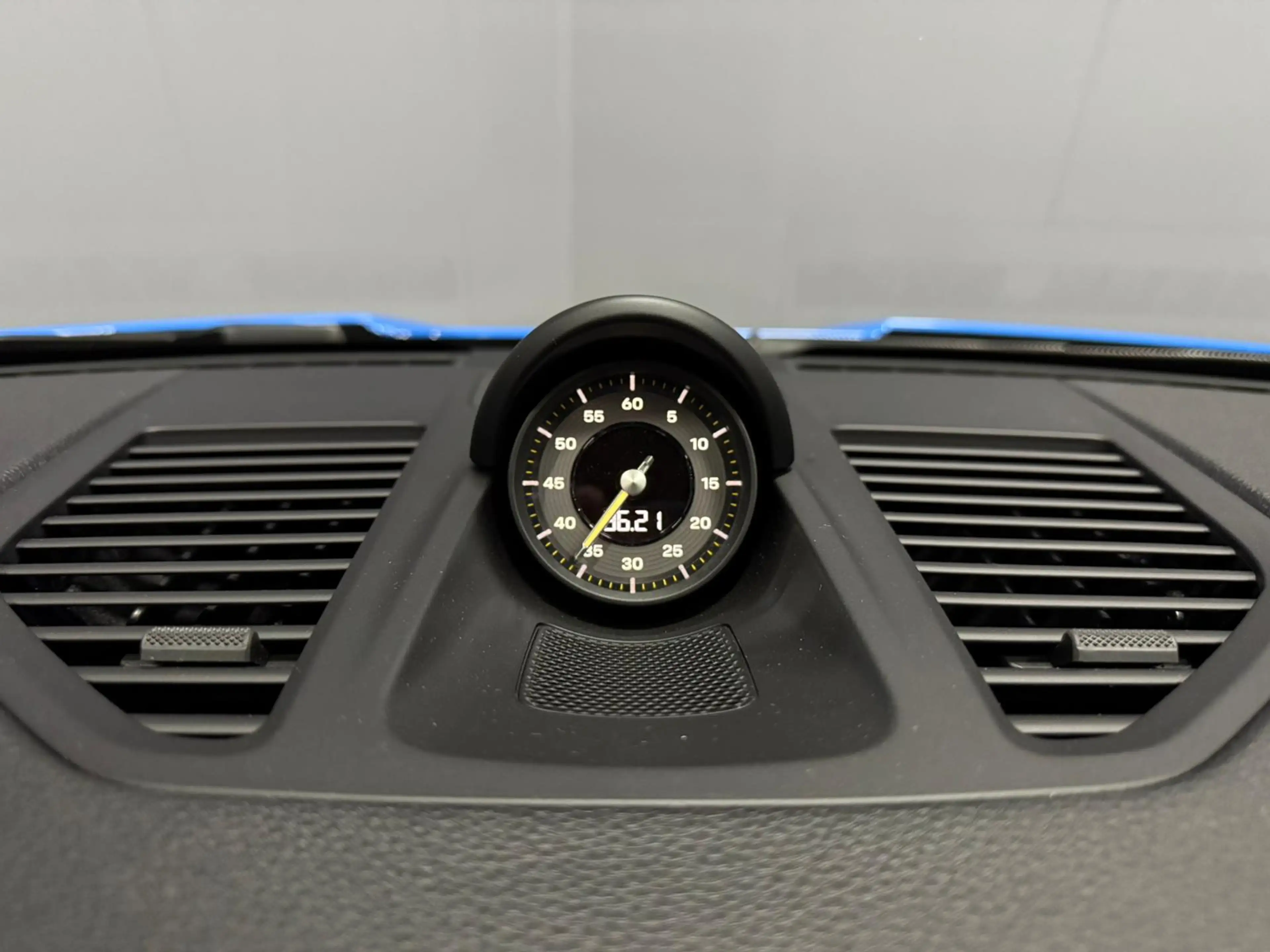 Porsche 992 4.0 GT3 Touring — photo 23