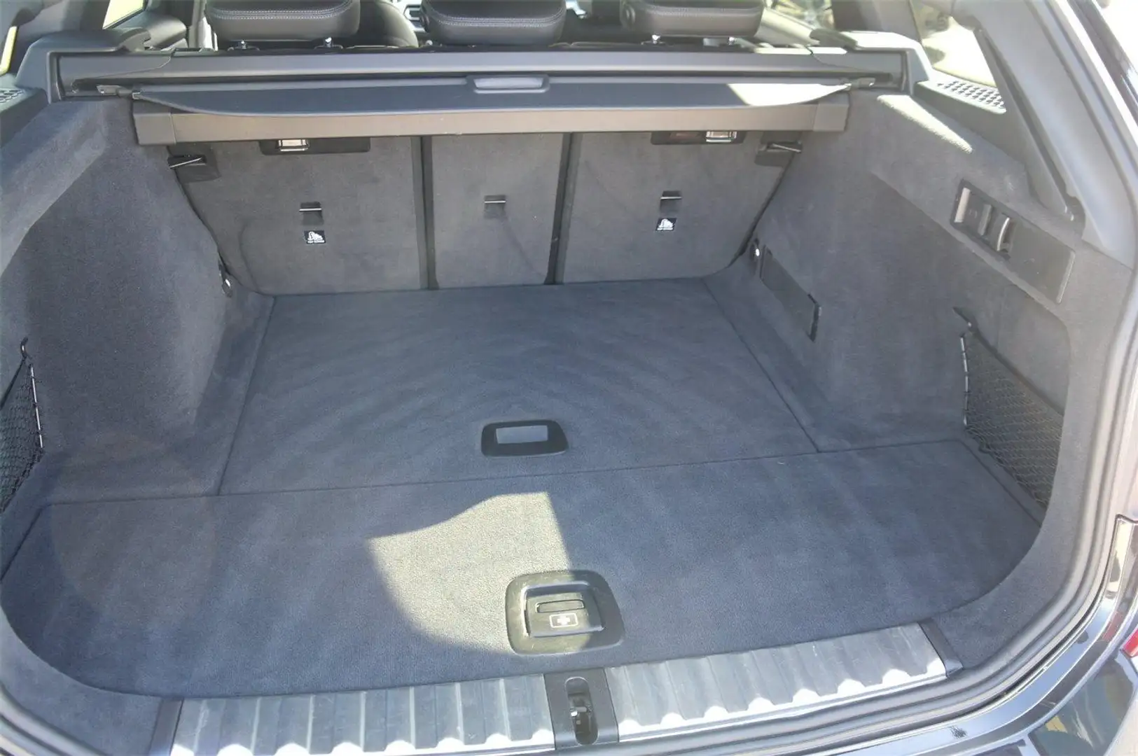 BMW 320 d xDrive Zwart - 2