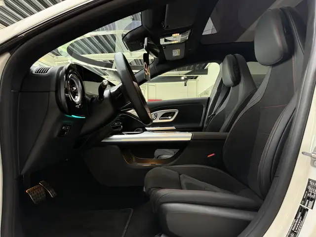 Mercedes-Benz Cla view 13