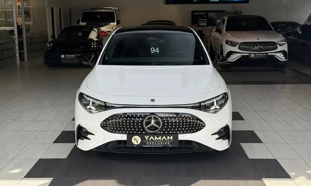 Mercedes-Benz Cla view 3
